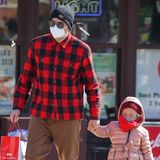 10. Februar 2021  Hand in Hand: Bradley Cooper holt seine Tochter Lea in New York vom Kindergarten ab. Auf dem Heimweg macht das Vater-Tochter-Gespann allerdings noch ein paar Erledigungen.