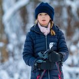 Prinzessin Estelle kennt übrigens auch die Schattenseiten des Wintersports: Um den Jahreswechsel 2019/2020 hatte sich die Achtjährige beim Skifahren in den Alpen das Schienbein gebrochen. Zum Glück ist alles wieder heile.