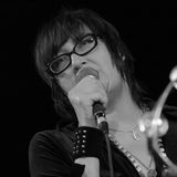 17. Februar 2021: Françoise Cactus (57 Jahre)  1993 gründete Françoise Cactus gemeinsam mit Brezel Göring die Musikgruppe "Stereo Total". Nun ist die französische Sängerin, die seit den 1980er-Jahren in Berlin lebte, an den Folgen einer Krebserkrankung gestorben. "Wir sind am Boden zerstört, den Tod unserer geliebten Freundin, Sängerin und Schlagzeugerin Françoise Cactus bekannt zu geben. Sie starb heute Morgen [...] friedlich Zuhause", heißt es auf der Homepage der Band.