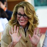 Julia Roberts hat das "Million-Dollar-Lächeln", für das sie bereits in dem Filmklassiker "Pretty Woman" von vielen beneidetet wurde. Bis heute ist sie sich und ihrem Körper treu geblieben. Sie möchte, dass ihre Kinder sehen, wann sie lacht, wütend oder traurig ist.