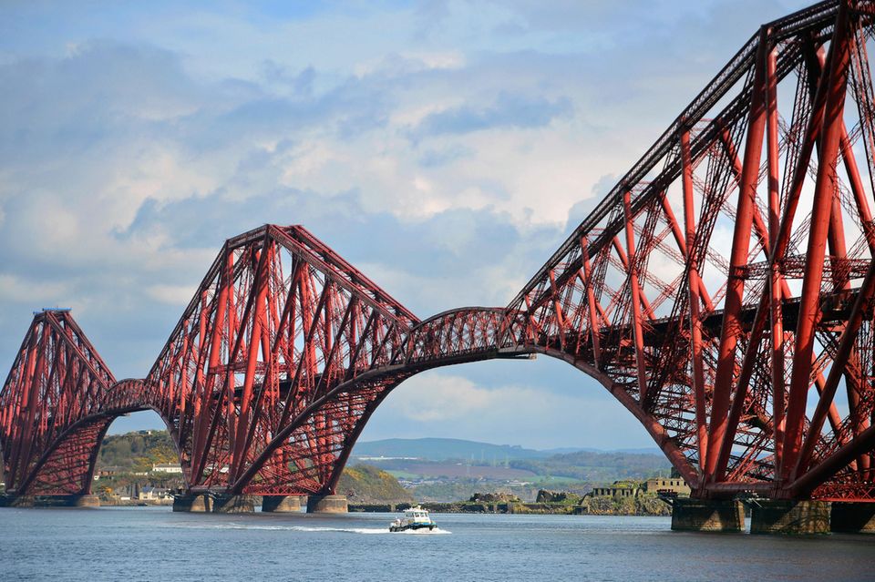 Prinz Philip ist gestorben : Die Forth Bridge in Schottland. Die Forth Bridge in Schottland.