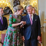 Im grün-floralen Dress bringt Mathilde gute Laune zum Neujahrsepfang für Diplomaten im Königlichen Palast.