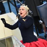 Lady Gaga  Die US-Sängerin litt laut eigener Aussage seit ihrem 15. Lebensjahr unter Bulimie und Magersucht. Damit ist sie 2012 an die Öffentlichkeit gegangen, um für mehr Selbstakzeptanz zu kämpfen. Ein Ziel, das die Oscargewinnerin auch mit ihrer "Born This Way Foundation" unterstützt. Sie selbst habe ihre Essstörung überwinden können, erzählt Gaga 2014 im Interview mit "Harper’s Bazaar".