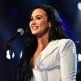 Demi Lovato  Die Sängerin lässt sich mit 18 Jahren wegen ihrer Magersucht und Bulimie in eine Klinik einweisen. Im Gespräch mit dem US-Magazin "People" erzählt sie, dass bereits ihre Mutter und Großmutter an Bulimie gelitten haben. "Hoffentlich werden meine Kinder nicht daran erkranken, aber es ist wie eine Sucht, es ist vererbbar", meint der Ex-"Disney Channel"-Star.