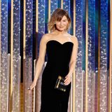 Renée Zellweger schwebt im klassisch-schwarzen Bustierkleid über die Bühne der Golden Globes.