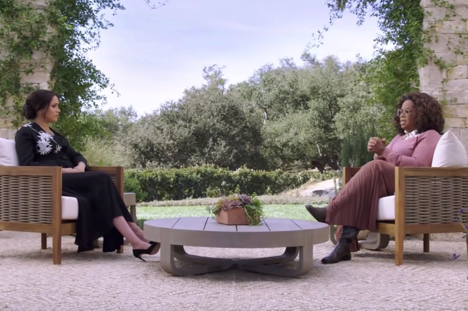 Herzogin Meghan: Im Garten der Villa von Harry und Meghan findet das Interview statt. Im Garten der Villa von Harry und Meghan findet das Interview statt.