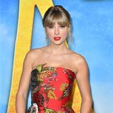 Taylor Swift  Die amerikanische Sängerin spricht in der Netflix-Dokumentation "Miss Americana" über die Auslöser ihrer Magersucht: "Es ist nicht gut für mich, jeden Tag Bilder von mir selber zu sehen. Ich [...] hatte das Gefühl, mein Bauch sei zu dick." Das und Kommentare anderer haben sie dazu gebracht, zu hungern. Es sei ein langer Weg gewesen, das Gewicht wieder in den Griff zu bekommen, so Swift.