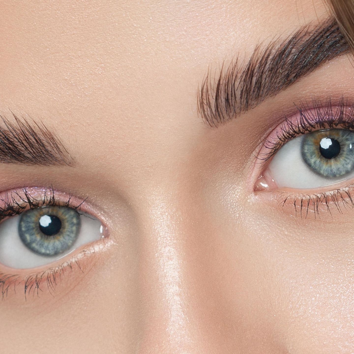 Echthaar statt Stift: Augenbrauen-Perücken bald Beauty-Trend? 
