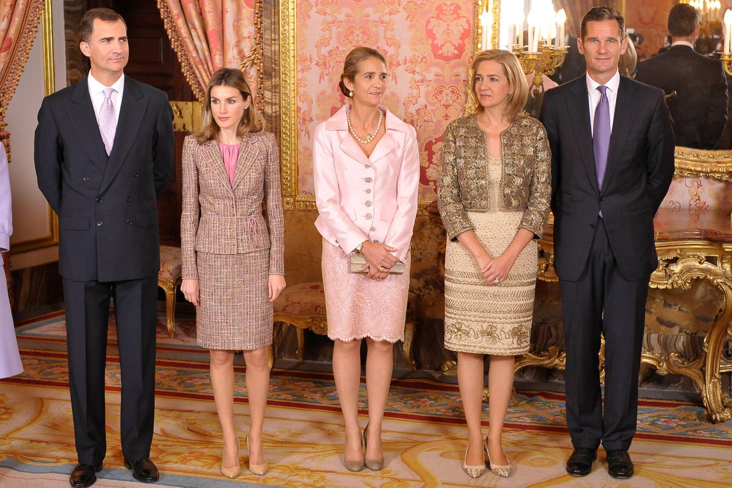 König Felipe und Ehefrau Letizia, Infantin Elena und Infantin Cristina mit Ehemann Iñaki Urdangarin 