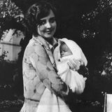 1932  Elizabeth Taylor kommt am 27. Februar in London zur Welt. Ihr Vater Francis ist Kunsthändler, ihre Mutter Sara Schauspielerin.