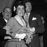1952 Ehemann Nummer zwei ist schnell gefunden. Mit Michael Wilding – Schauspieler und fast 20 Jahre älter – schließt Liz Taylor im Februar 1952 den Bund fürs Leben in London.