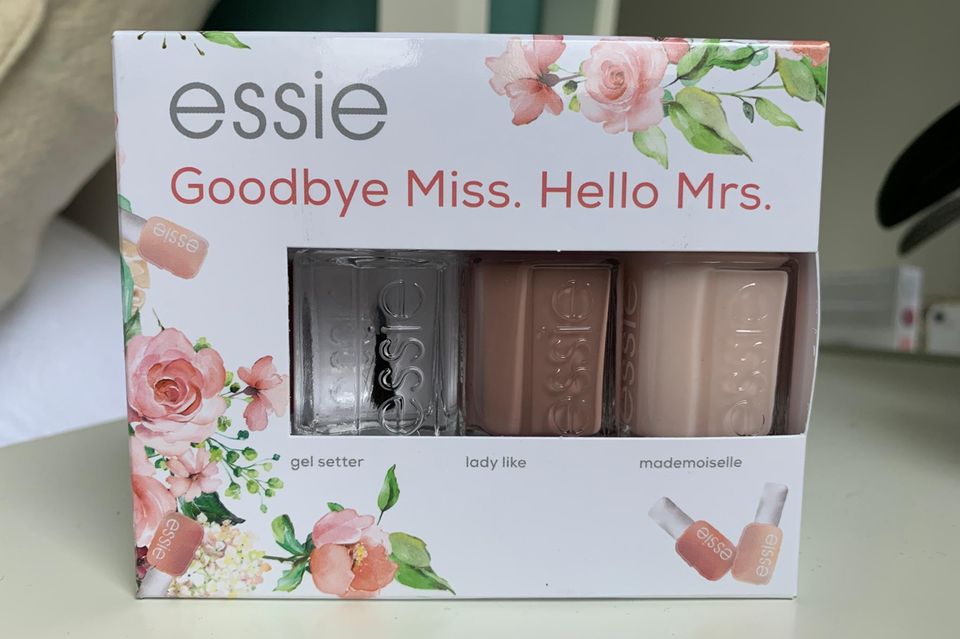 Verpackung vom Essie Nagellack-Set Verpackung vom Essie Nagellack-Set