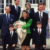 23. März 1991  Dieses Jubiläum ist ein besonderes! Prinzessin Alexandra von Luxemburg, jüngstes Kind des Großherzogpaars Maria-Teresa und Henri wurde vor genau 30 Jahren getauft. Das Gruppenbild mit der Familie und den Taufpaten entsteht auf Schloss Fischbach