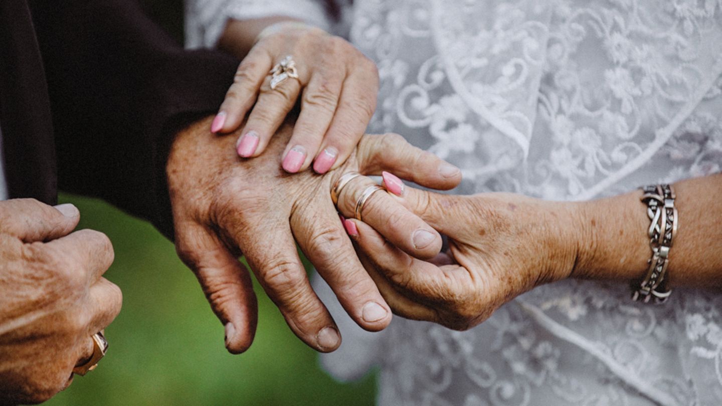 Das gästebuch goldene sprüche hochzeit für Spruch Fuer