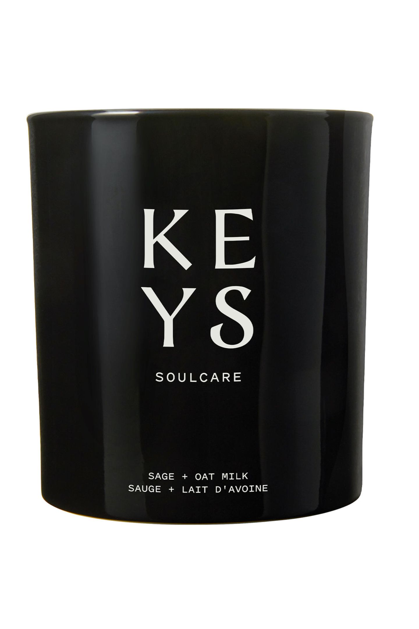 Selfcare? Ne, wir brauchen Soulcare! Keys? Dieser Name kommt einem doch bekannt vor? Genau, bei "Keys Soulcare" handelt es sich nämlich um die neue Beauty- und Lifestylemarke von Sängerin Alicia Keys. Neben Skincare und Facerollern sind auch Duftkerzen im Sortiment zu finden. "Sage + Oat Milk"-Duftkerze von Keys Soulcare, ca. 38 Euro.