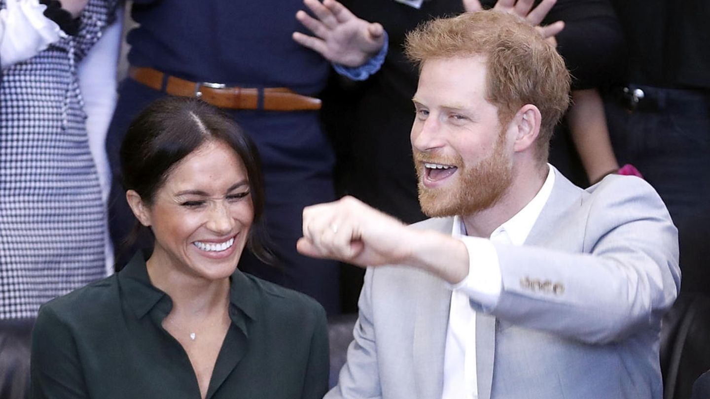 Video: Herzogin Meghan + Prinz Harry sollen Party mit den ...