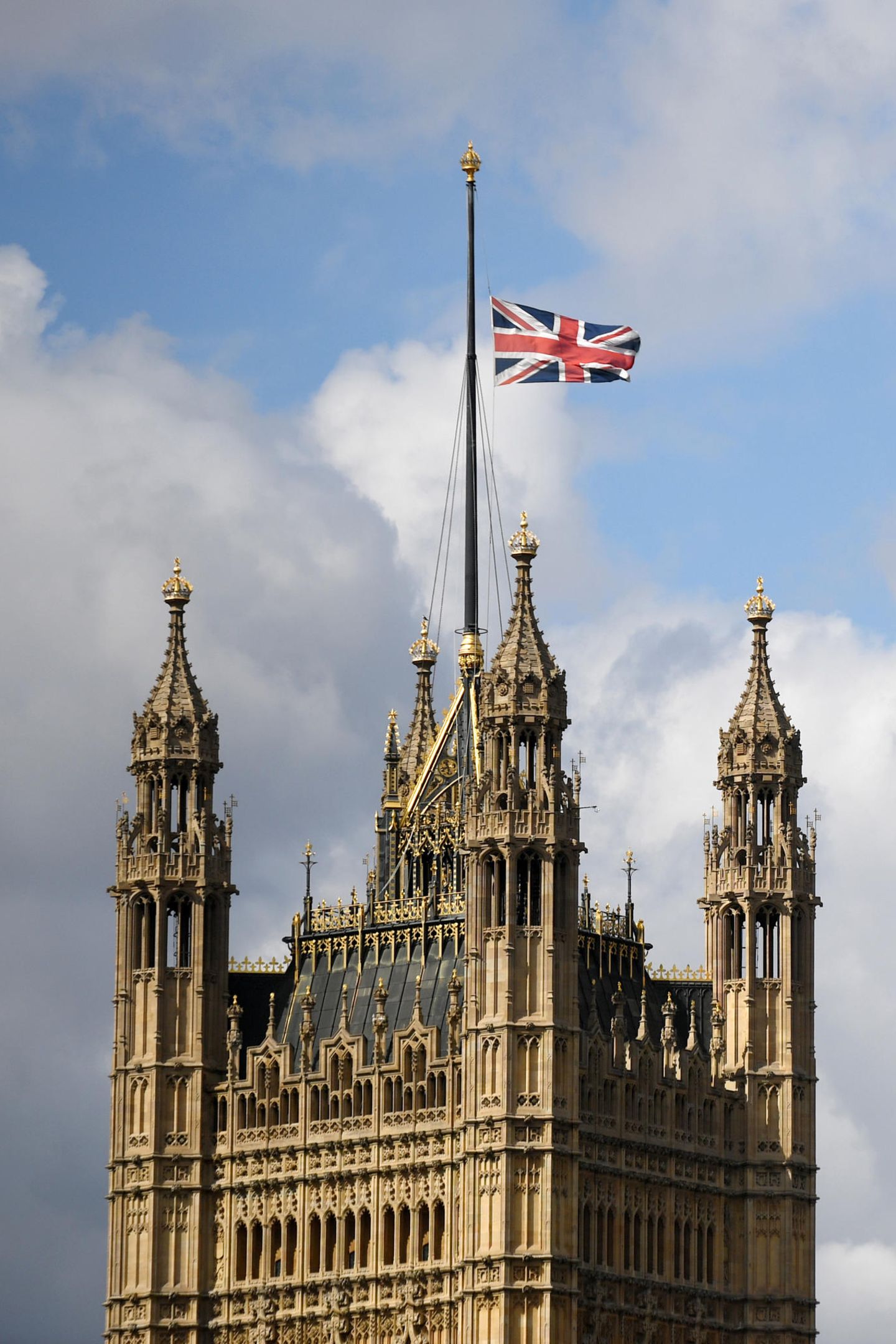 Auch über dem House of Parliament weht der Union Jack auf Halbmast.