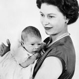 19. Februar 1960  Als das dritte gemeinsame Kind von Queen Elizabeth und Prinz Philip kommt Prinz Andrew zur Welt. 
