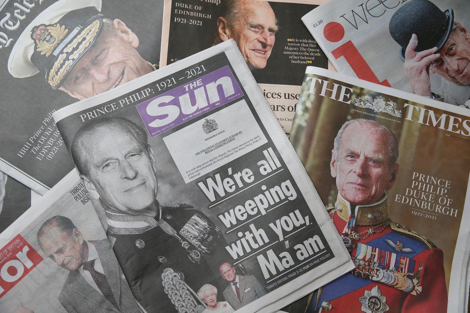 Prinz Philip (†99): Nach dem Tod von Prinz Philip schreibt "The Sun": "Wir alle weinen mit Ihnen, Ma'am". Nach dem Tod von Prinz Philip schreibt "The Sun": "Wir alle weinen mit Ihnen, Ma'am".
