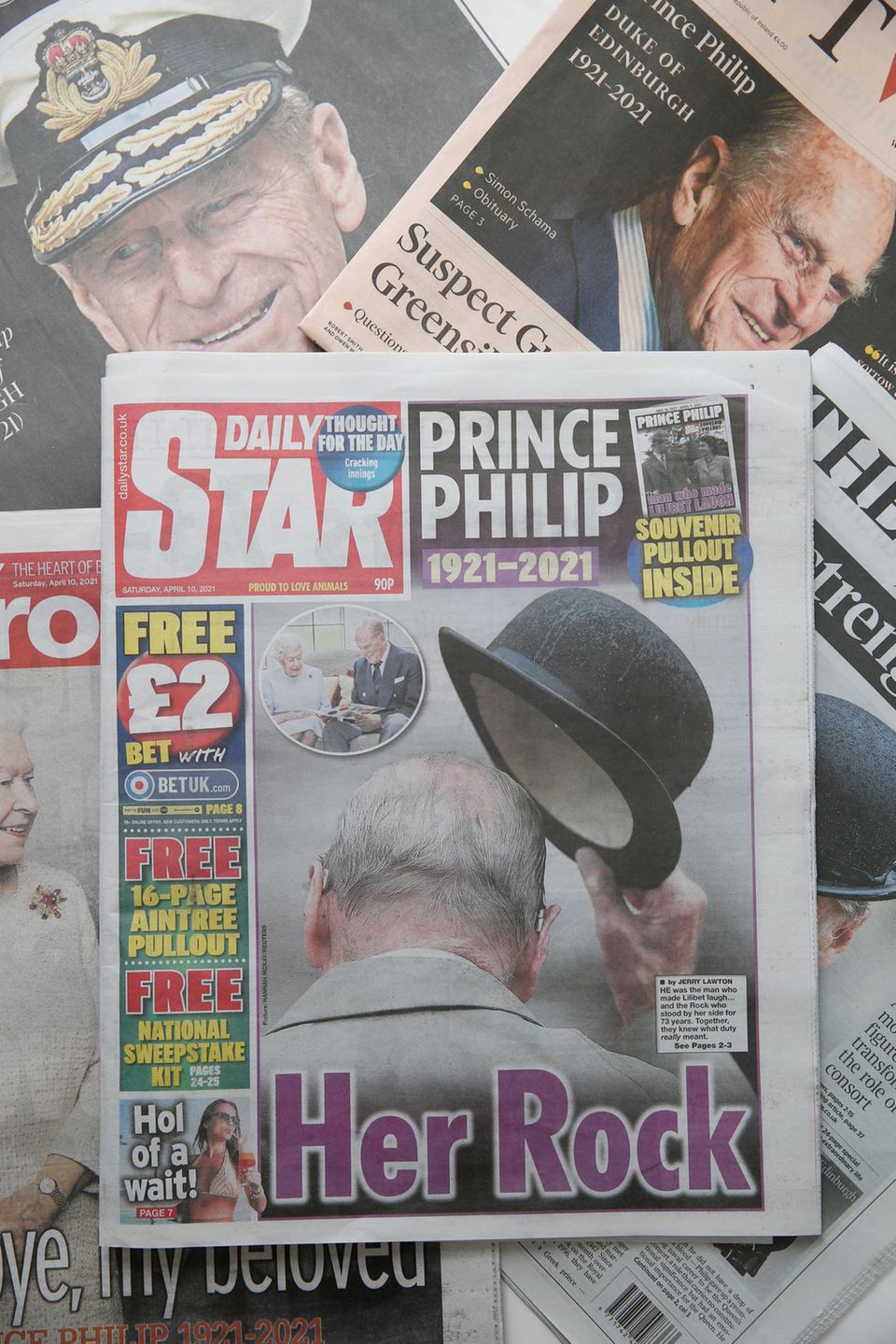 Prinz Philip (†99): "Daily Star" titelt am Samstag, 10. April 2021, mit den Worten "Ihr Fels". "Daily Star" titelt am Samstag, 10. April 2021, mit den Worten "Ihr Fels".