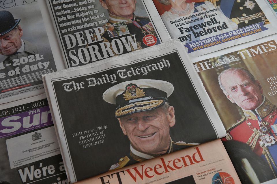 Prinz Philip (†99): "The Daily Telegraph" wählt einen Tag nach dem Tod von Prinz Philip ein schlichtes Cover, auf dem der Herzog in Marineuniform zu sehen ist. "The Daily Telegraph" wählt einen Tag nach dem Tod von Prinz Philip ein schlichtes Cover, auf dem der Herzog in Marineuniform zu sehen ist.