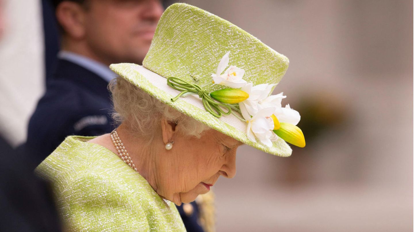 Video: Queen Elizabeth – These women now give her strength