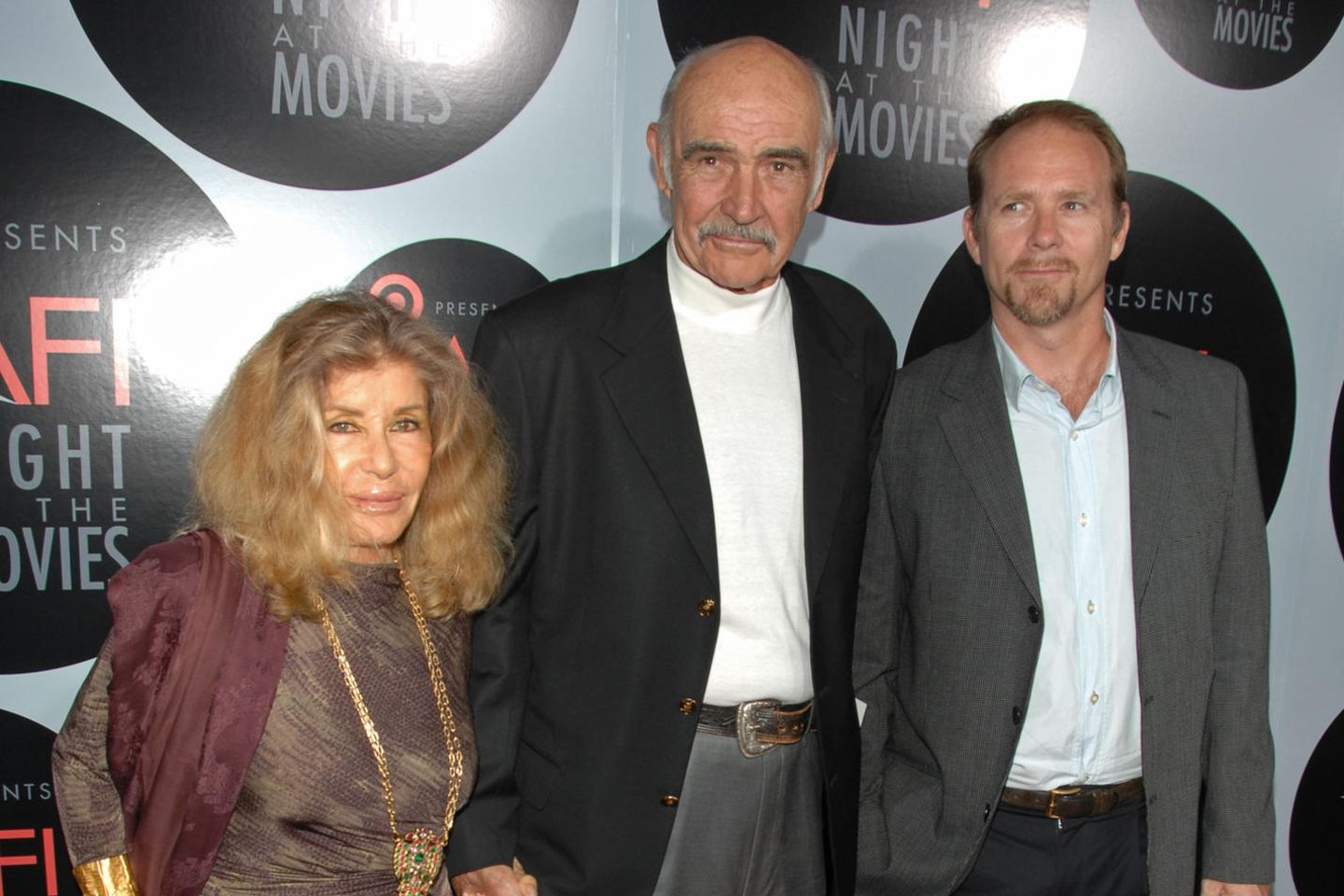 Sean Connery (†90) mit Ehefrau Micheline Roquebrune und Sohn Jason Connery bei der "AFI's Night At The Movies" im Oktober 2008.