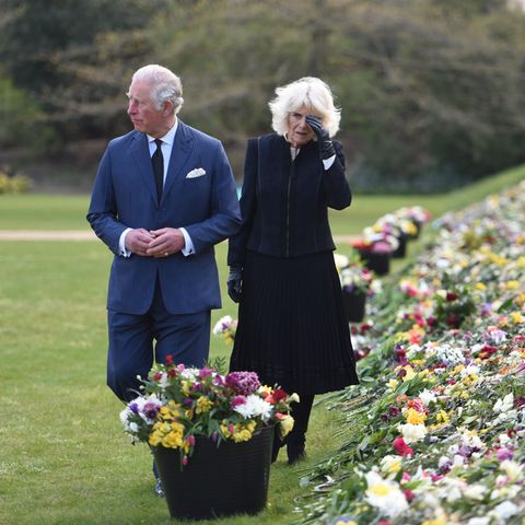 Prinz Charles und Herzogin Camilla besuchen die Gärten von Marlborough House, London.