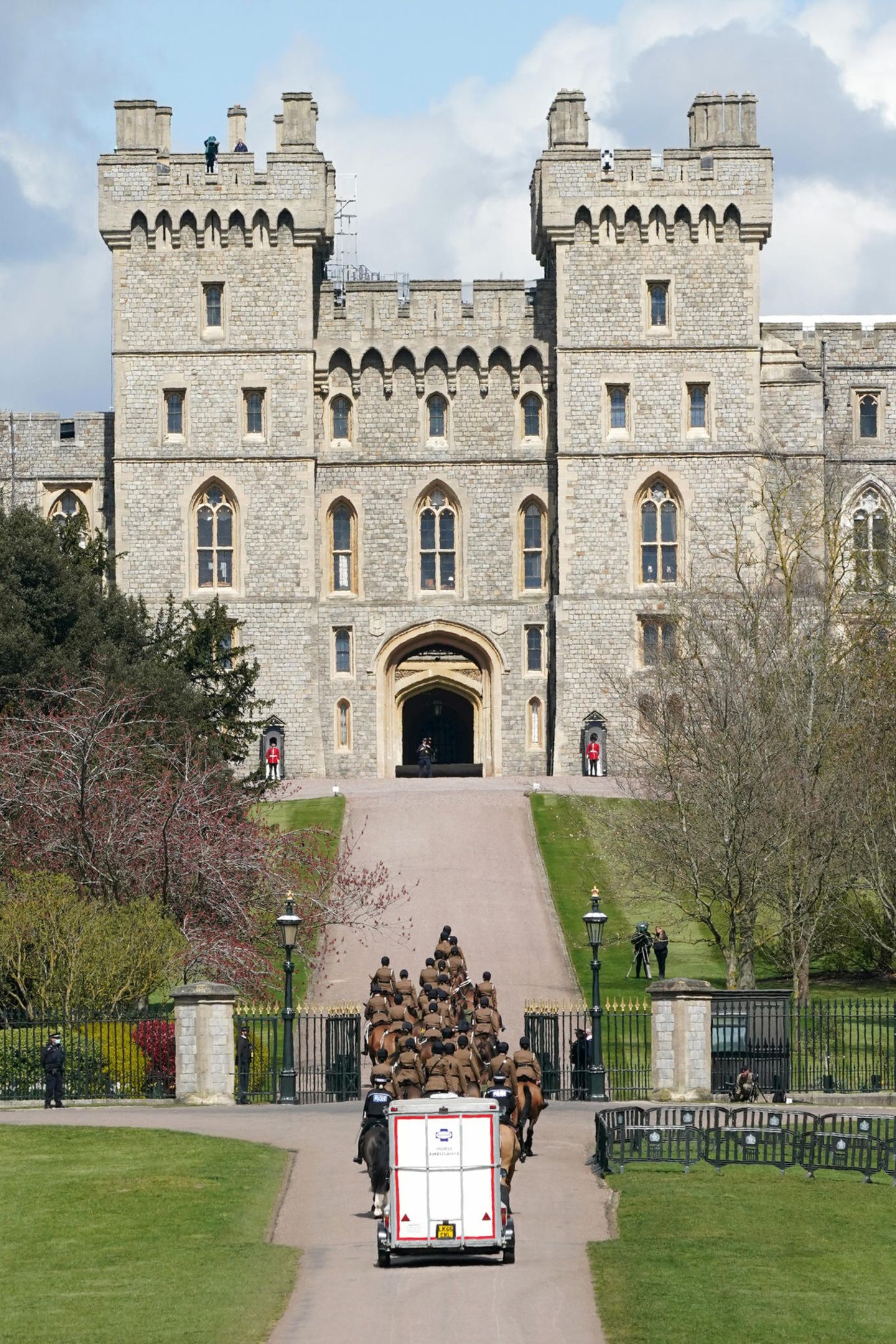 So wird es aussehen, wenn der Sarg von Prinz Philip aus der privaten Kapelle des Schlosses geholt wird.