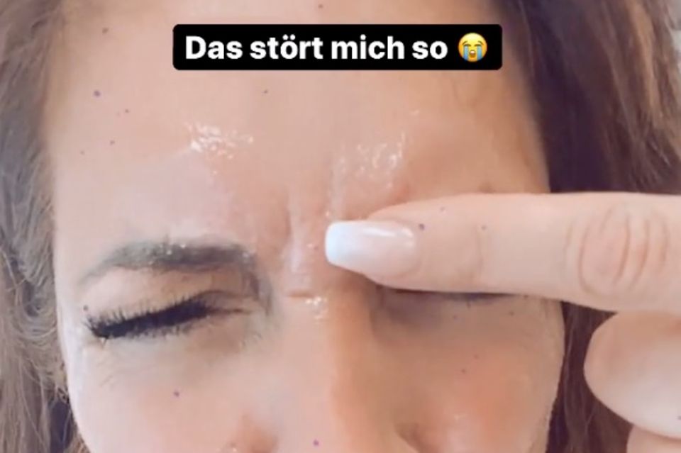 Danni Büchner : Danni Büchner zeigt ihre Zornesfalte. Danni Büchner zeigt ihre Zornesfalte.