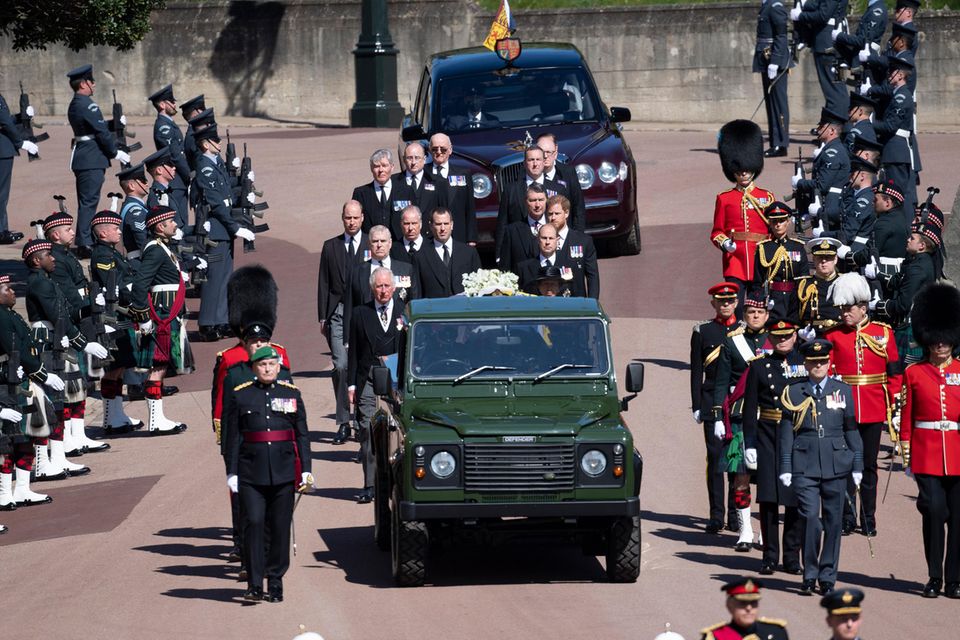 Prinz Philip: Die Prozession für Prinz Philip hat begonnen. Die Prozession für Prinz Philip hat begonnen.