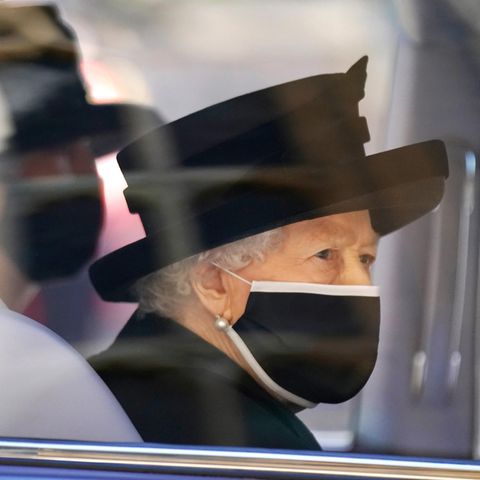 Die Queen folgt der Prozession in ihrem Bentley.