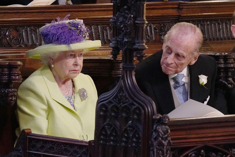 Royals: Das Ehepaar sitzt während der Hochzeit von Prinz Harry und Herzogin Meghan nebeneinander. Das Ehepaar sitzt während der Hochzeit von Prinz Harry und Herzogin Meghan nebeneinander.