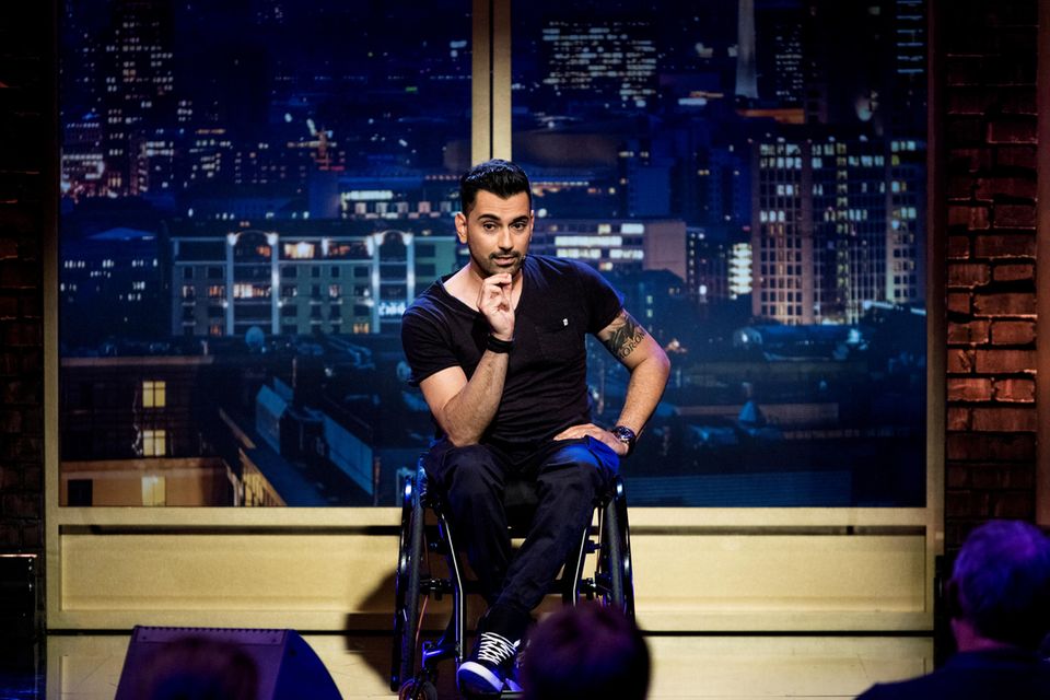 Mental Health Matters: Tan Caglar stürmt mit seinem Aktivrollstuhl "Hurricane" ab dem 06. Mai 2021 die Bühne des "Quatsch Comedy Clubs". Die vierte Staffel wird auf dem neuen Sender Sky Comedy ausgestrahlt. Tan Caglar stürmt mit seinem Aktivrollstuhl "Hurricane" ab dem 06. Mai 2021 die Bühne des "Quatsch Comedy Clubs". Die vierte Staffel wird auf dem neuen Sender Sky Comedy ausgestrahlt.