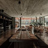 Laidback Luxury Japanisch-asiatisch-südamerikanische Fusion-Gerichte, geschmackvolles Interieur und südländische Geselligkeit vereinen sich in diesem Dinnerrestaurant zu einem unvergesslichen Erlebnis. Oku Restaurant, Ibiza