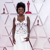 Ein klassischer Schnitt mit aufregenden Details: Viola Davis setzt auf Alexander McQueen.