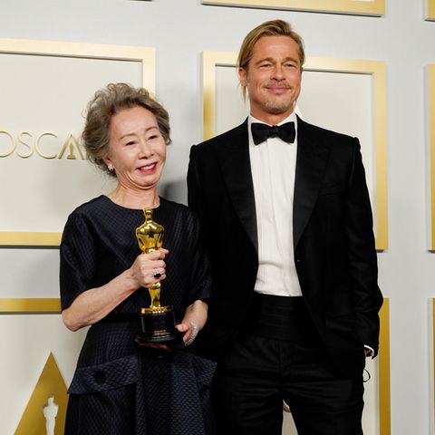 Yuh-Jung Youn und Brad Pitt