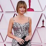 Die Oscars 2021 war die Nacht der Frisuren-Makeover. Margot Robbie überrascht auf dem roten Teppich mit neuem Pony – ein Look, der ihr unheimlich gut steht. 