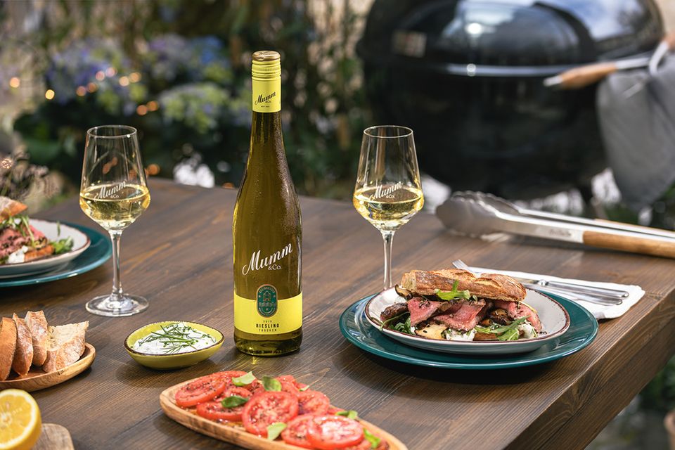 Gewinnspiel: Regionale Mumm Weine: Genussvolle Begleiter für einen sommerlichen Grillabend Gewinnspiel: Regionale Mumm Weine: Genussvolle Begleiter für einen sommerlichen Grillabend