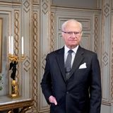 30. April 2021  König Carl Gustaf hätte heute einen guten Grund zu strahlen: Denn der Monarch feiert seinen 75. Geburtstag. Zu einem Porträt, das das schwedische Königshaus zu diesem Anlass auf Instagram postet, wird außerdem ein besonderer Wunsch in seinem Namen ausgerichtet. Statt Geschenke zu bekommen, würde sich König Carl Gustaf darüber freuen, wenn all diejenigen, die ihm zu seinem Geburtstag eine Freude machen wollen, eine kleine Spende an die schwedischen Stadtmissionen entrichten. Bedürftige sollen so Unterstützung erhalten, wie es in dem Beitrag weiter heißt.