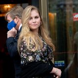 Den dramatischen Schulterblick hat die Prinzessin schon voll drauf!
