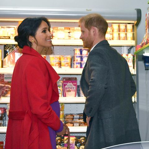 Herzogin Meghan und Prinz Harry, hier bei einem offiziellen Besuch eines Supermarktes 2019.
