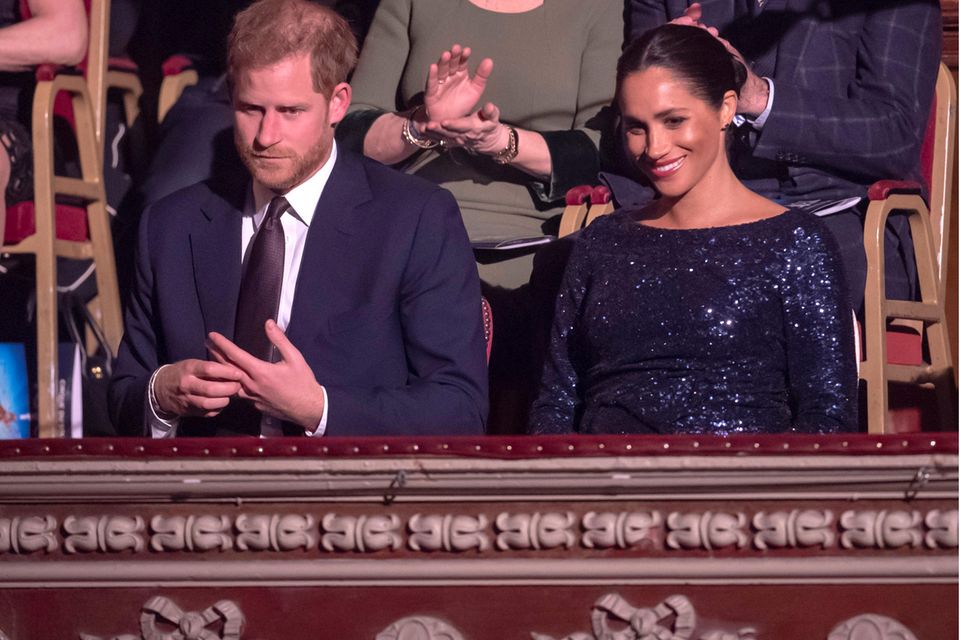 Prinz Harry spricht in "The Me You Can’t See": Am 16. Januar 2019 besuchen Prinz Harry und Herzogin Meghan eine Aufführung des "Cirque du Soleil" in London. Während die werdende Mutter sich nichts anmerken lässt, wirkt ihr Mann angespannt und traurig. Am 16. Januar 2019 besuchen Prinz Harry und Herzogin Meghan eine Aufführung des "Cirque du Soleil" in London. Während die werdende Mutter sich nichts anmerken lässt, wirkt ihr Mann angespannt und traurig.