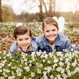 Und wie es aussieht hatten beim Fotoshooting im blühenden Frühlingsgarten von Schloss Haga alle eine tolle Zeit.
