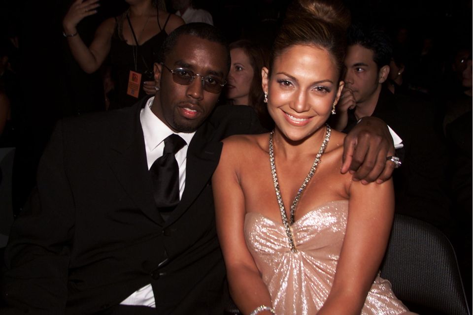 Jennifer Lopez: Der Rapper und die Sängerin waren eines der bekanntesten und populärsten Pärchen in den Jahren 1999 bis 2000. Der Rapper und die Sängerin waren eines der bekanntesten und populärsten Pärchen in den Jahren 1999 bis 2000.
