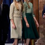 Bei den "Princesa de Asturias"-Awards im Oktober 2020 zeigen sich die spanischen Prinzessinnen wieder in unterschiedlichen Looks, die farbliche Abstimmung ist aber auch hier perfekt. Nur die Schuhe von Leonor sind schon etwas höher als die Ballerinas ihrer Schwester.