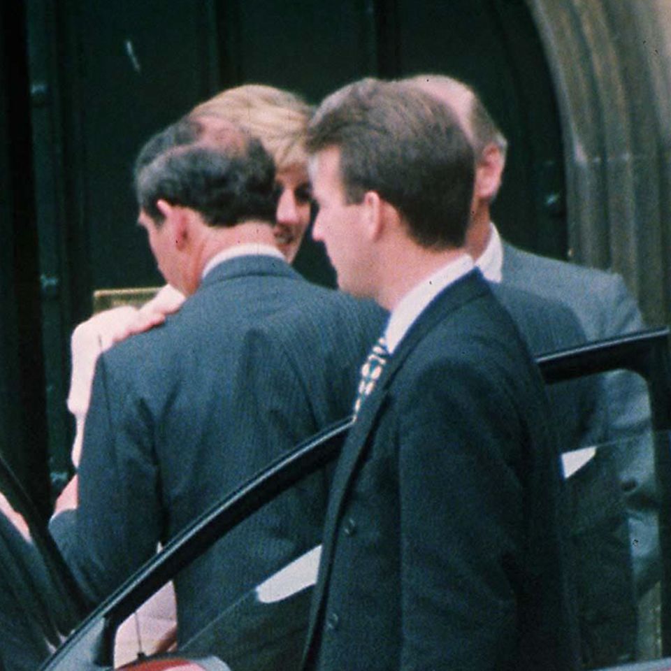 Prinzessin Diana geht am 29. Mai 1996 auf Tuchfühlung mit Prinz Charles.