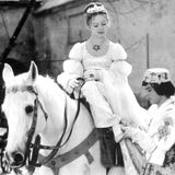 9. Juni 2021: Libuše Šafránková (68)  Der Filmklassiker "Drei Nüsse für Aschenbrödel" gehört während der Weihnachtszeit bei vielen Familien zum Wohlfühlprogramm. Mit Libuše in der Hauptrolle wurde der Film 1973 zum weltweiten Erfolg. Insgesamt spielte die Schauspielerin in fast 60 Film- und Fernsehproduktionen mit. Nun ist die anmutige Schauspielerin in einer Prager Klinik an Lungenkrebs gestorben. 