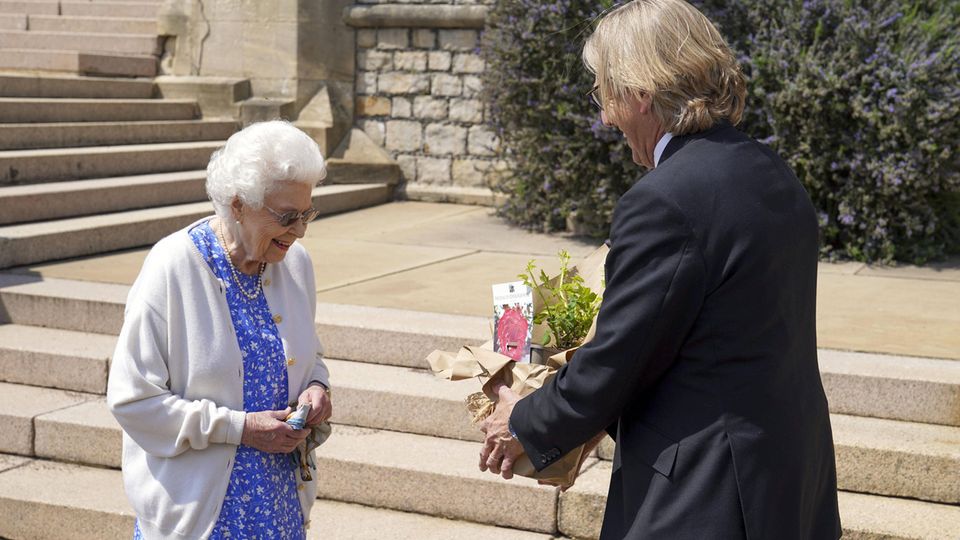 Prinz Edward: Queen Elizabeth und Keith Weed Queen Elizabeth und Keith Weed