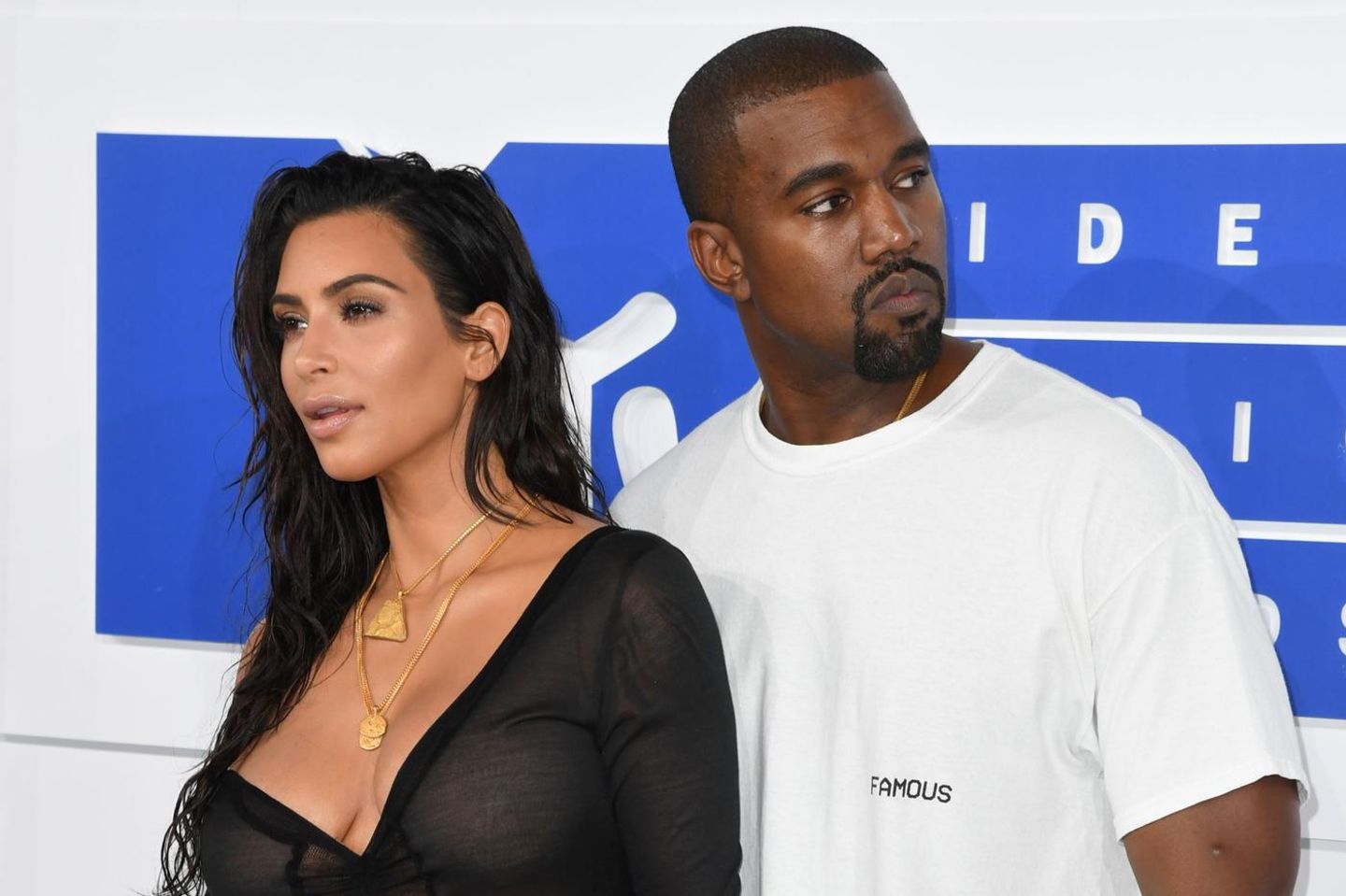 Kanye West Autsch Er Loscht Kim Und Die Kardashians Bei Twitter Gala De